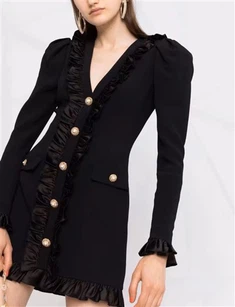 ชุด bodycon สีดำระทึกขวัญ